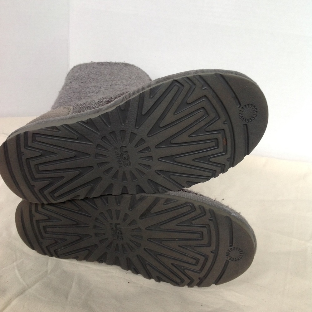 UGG CLASSIC CARDY BOOTS - Picture 6 of 8